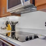 Modern 2-Bd Condo In The Heart Of Midtown Miami